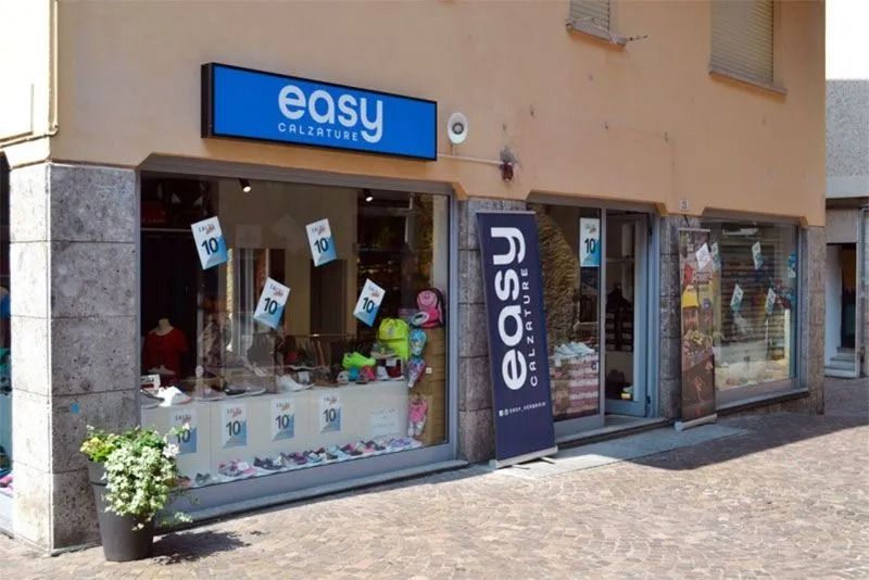 Vetrina del negozio Easy Verbania